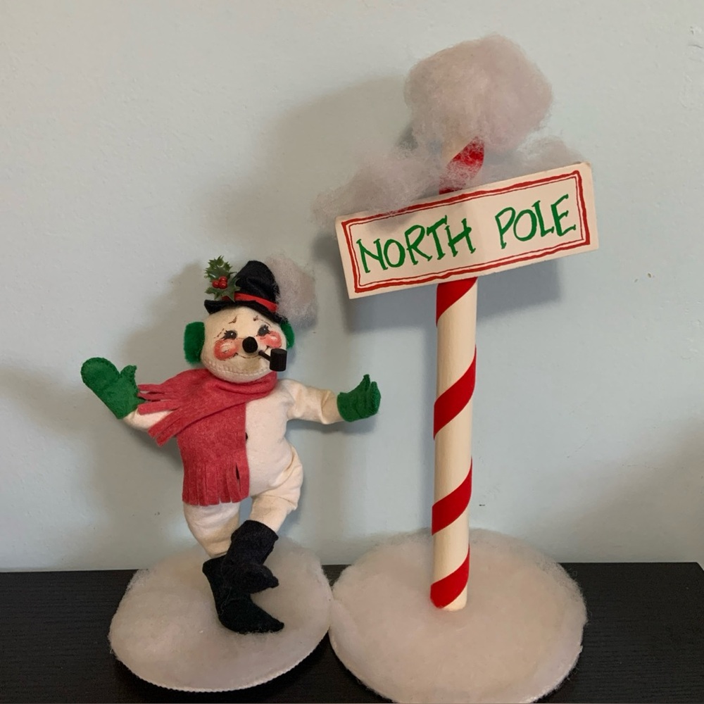 Annalee Dancing Snowman (1990) and North Pole Decor